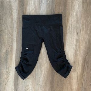 Lululemon dark gray capri leggings
